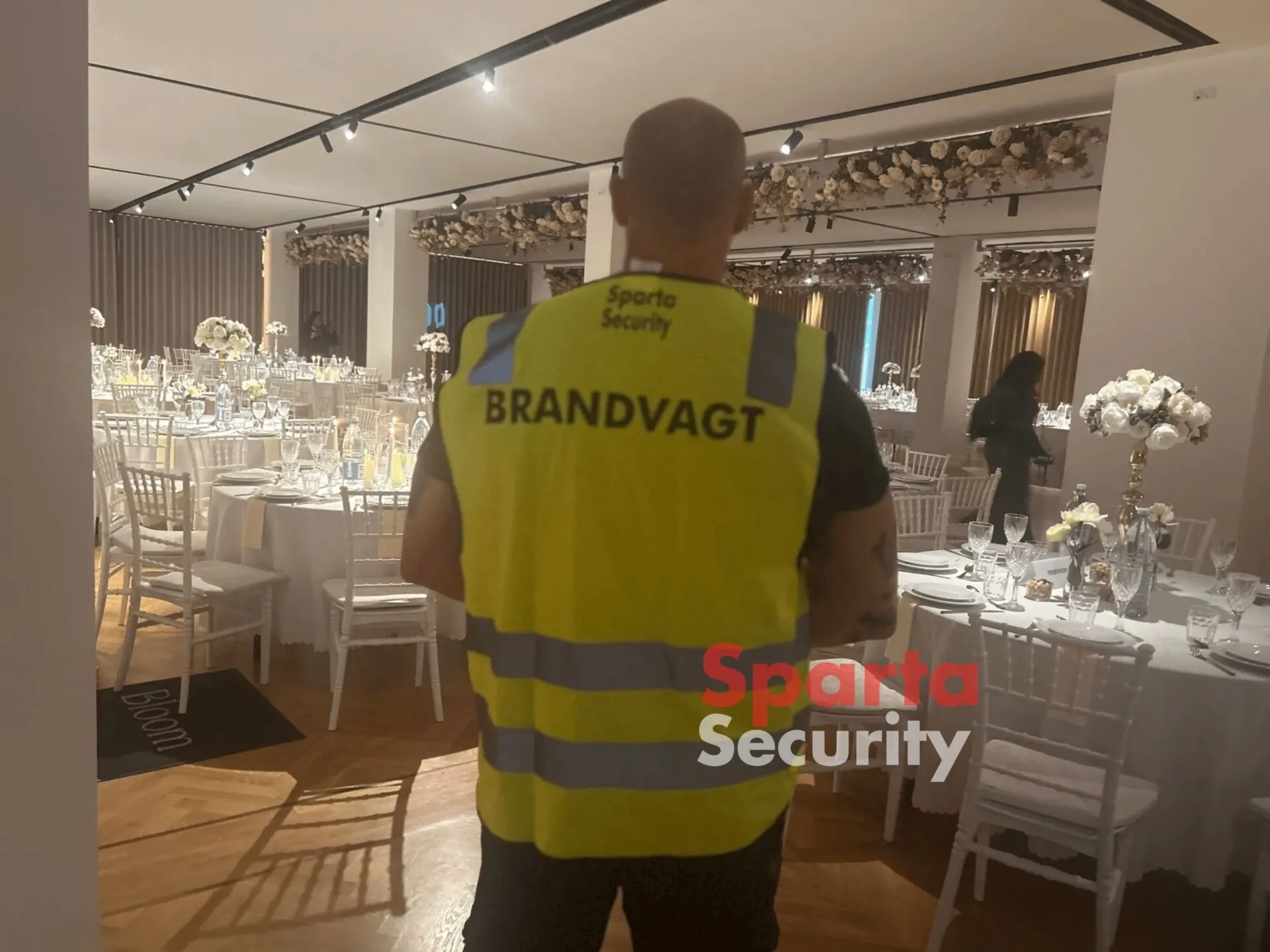 Brandvagt opstillet i forbindelse med større begivenhed i Valby for at sikre brandberedskab og publikums sikkerhed